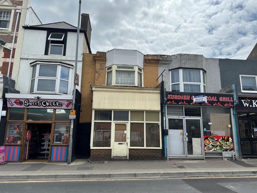 Lot: 151 - FREEHOLD RESIDENTIAL ON HIGH STREET WITH OUTSIDE SPACE FOR REFURBISHMENT - 